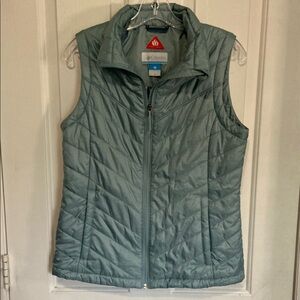 Columbia Women's Light Blue Quilted Vest